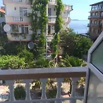 Апартамент Primorsko Apartments Приморско