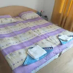 Апартамент Primorsko Apartments