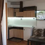 Апартамент Primorsko Apartments