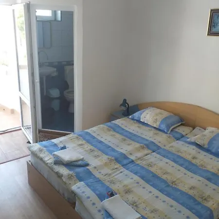 아파트 Primorsko Apartments *