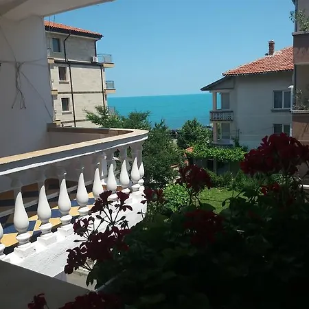 아파트 Primorsko Apartments *