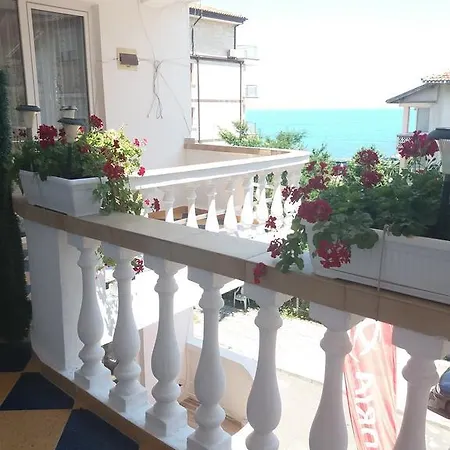 아파트 Primorsko Apartments *