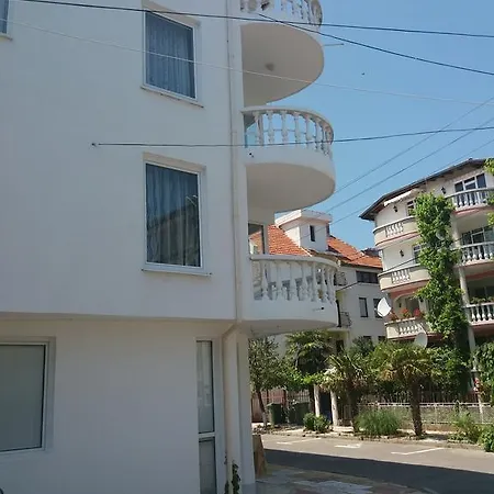 Primorsko Apartments *